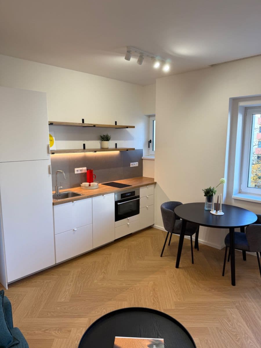 Pronájem bytu 1+kk 30 m², Na Dolinách, Praha, Praha Pronájem bytu 1+kk 30 m², Na Dolinách, Praha, Praha