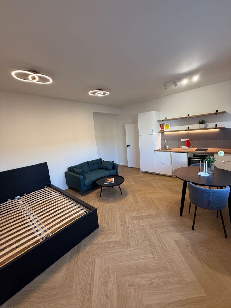 Pronájem bytu 1+kk 30 m², Na Dolinách, Praha, Praha Pronájem bytu 1+kk 30 m², Na Dolinách, Praha, Praha