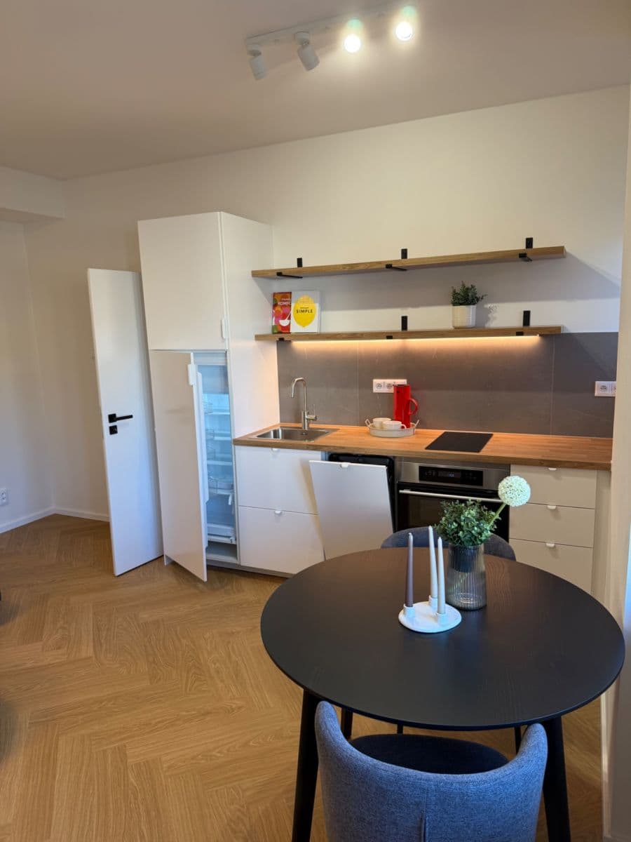 Pronájem bytu 1+kk 30 m², Na Dolinách, Praha, Praha Pronájem bytu 1+kk 30 m², Na Dolinách, Praha, Praha