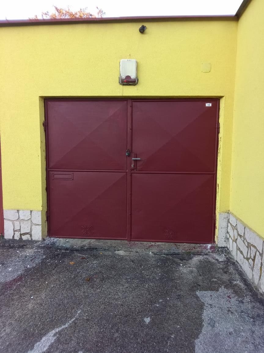 Prodej garáže 18 m², Praha, Praha Prodej garáže 18 m², Praha, Praha