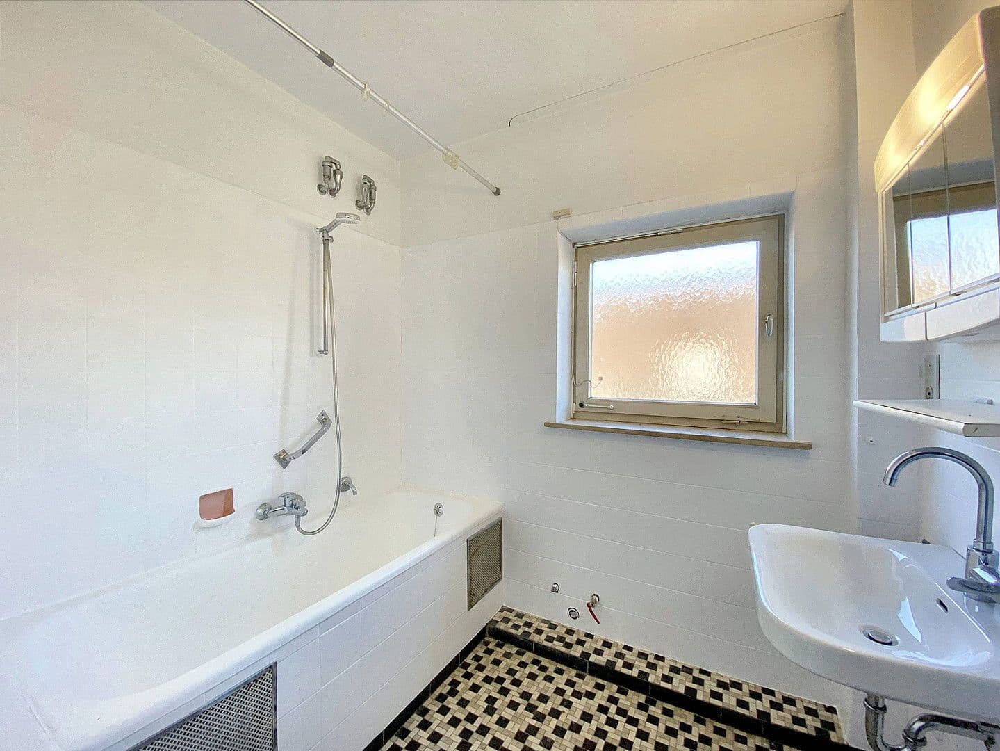 Pronájem bytu 1+1 19 m², Görzer Str. 138a, München, Bavorsko Pronájem bytu 1+1 19 m², Görzer Str. 138a, München, Bavorsko