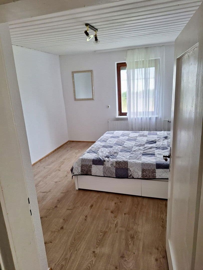Prodej domu 156 m², pozemek 666 m², Nikolaus Fey Straße 18, Wiesentheid, Bavorsko Prodej domu 156 m², pozemek 666 m², Nikolaus Fey Straße 18, Wiesentheid, Bavorsko