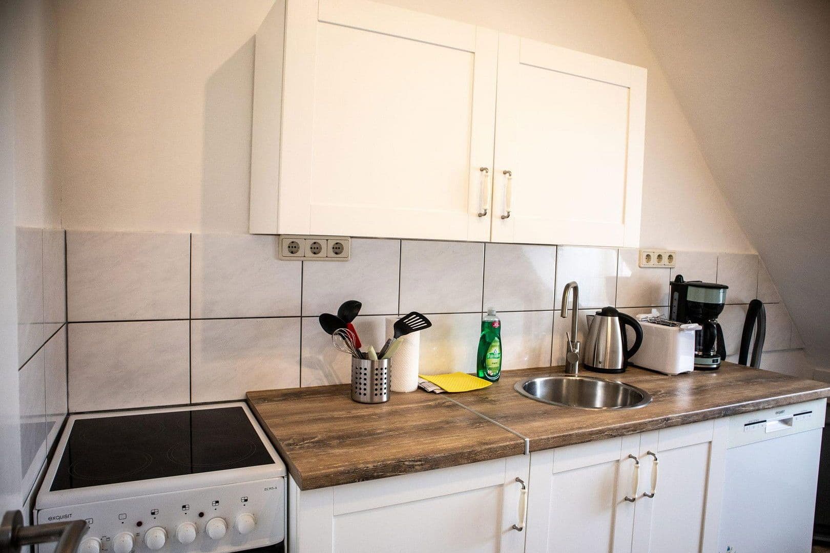 Pronájem bytu 1+1 14 m², Neue Straße 6, Laatzen, Dolní Sasko Pronájem bytu 1+1 14 m², Neue Straße 6, Laatzen, Dolní Sasko