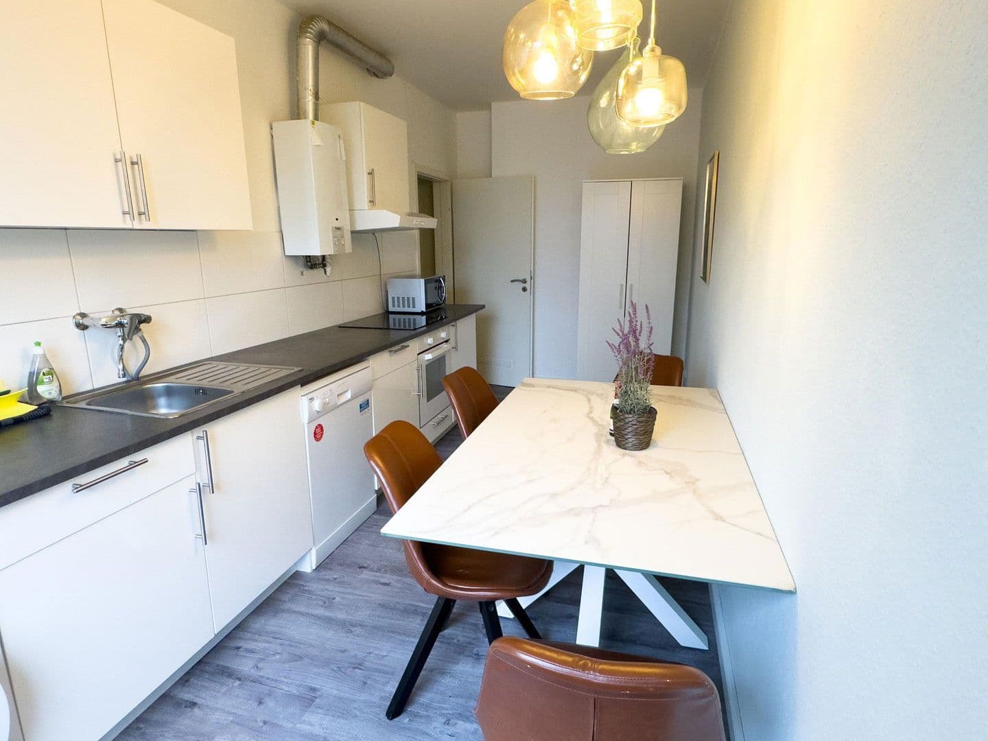 Pronájem bytu 1+1 14 m², Neue Straße 6, Laatzen, Dolní Sasko Pronájem bytu 1+1 14 m², Neue Straße 6, Laatzen, Dolní Sasko