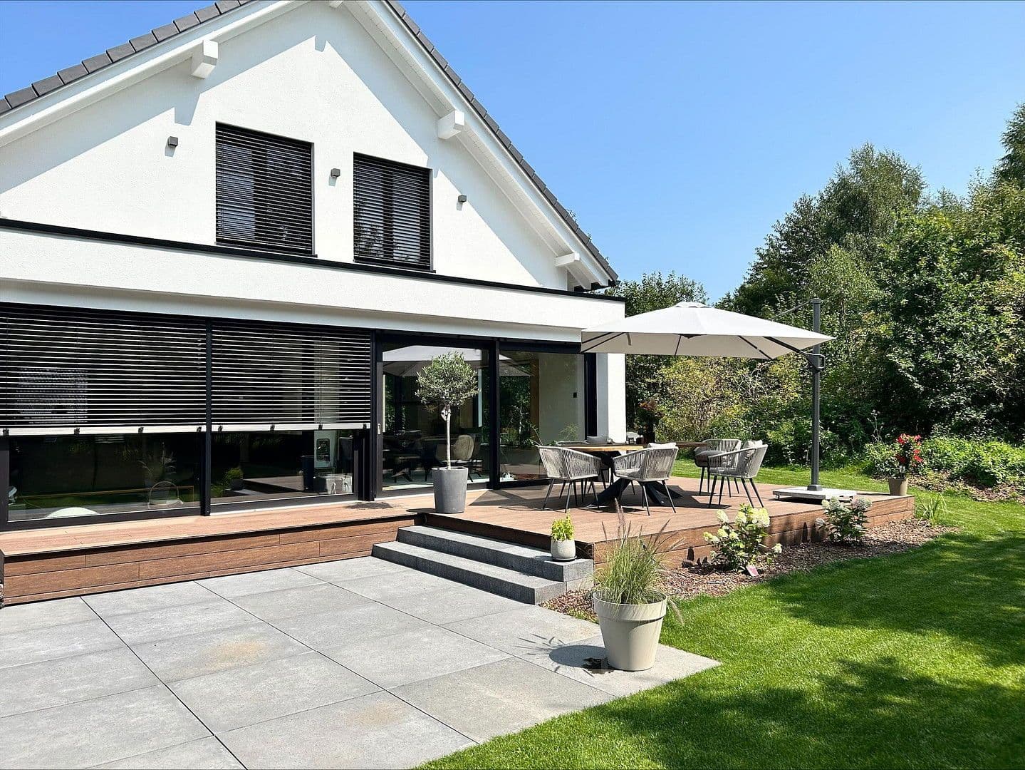 Prodej domu 253 m², pozemek 562 m², Olpe, Severní Porýní-Vestfálsko Prodej domu 253 m², pozemek 562 m², Olpe, Severní Porýní-Vestfálsko