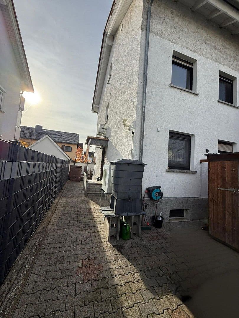 Prodej domu 170 m², pozemek 212 m², Griesheim, Hessen Prodej domu 170 m², pozemek 212 m², Griesheim, Hessen