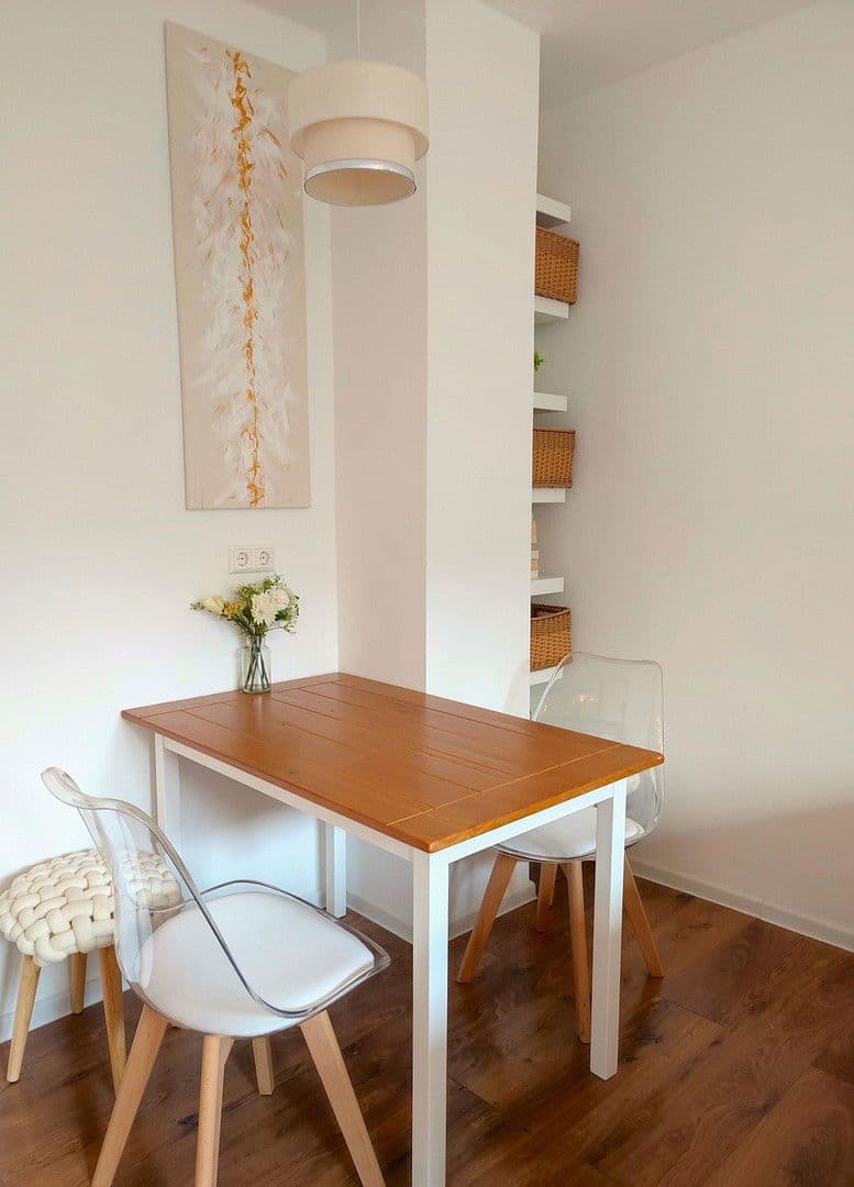 Pronájem bytu 2+1 37 m², Moserstraße 15, Stuttgart, Bádensko-Württembersko Pronájem bytu 2+1 37 m², Moserstraße 15, Stuttgart, Bádensko-Württembersko