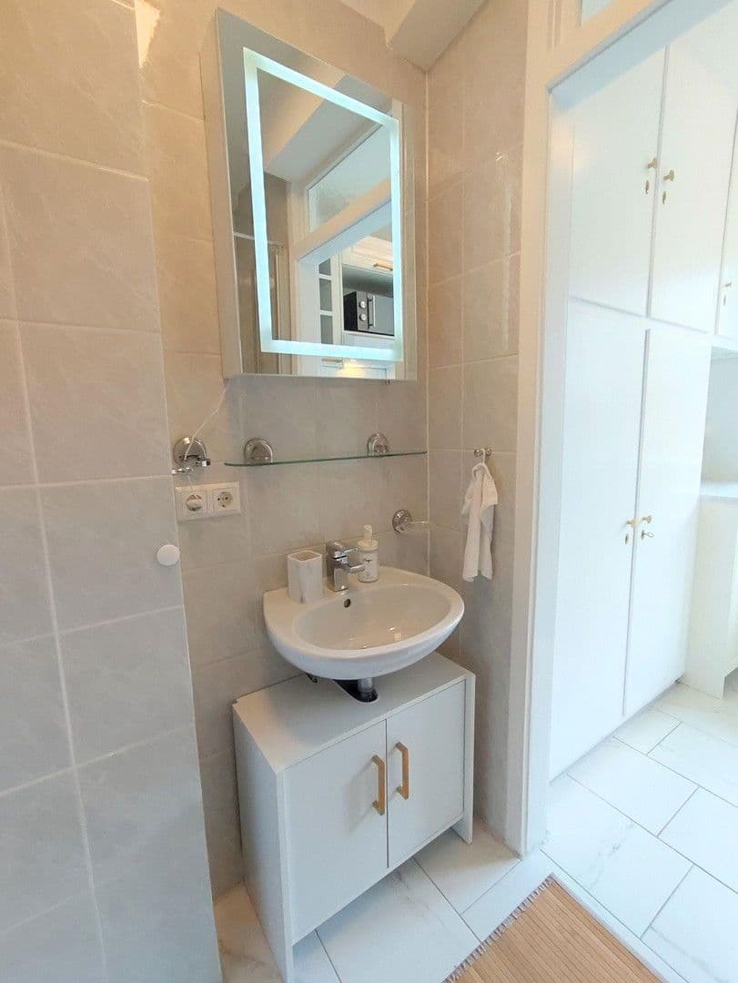 Pronájem bytu 2+1 37 m², Moserstraße 15, Stuttgart, Bádensko-Württembersko Pronájem bytu 2+1 37 m², Moserstraße 15, Stuttgart, Bádensko-Württembersko