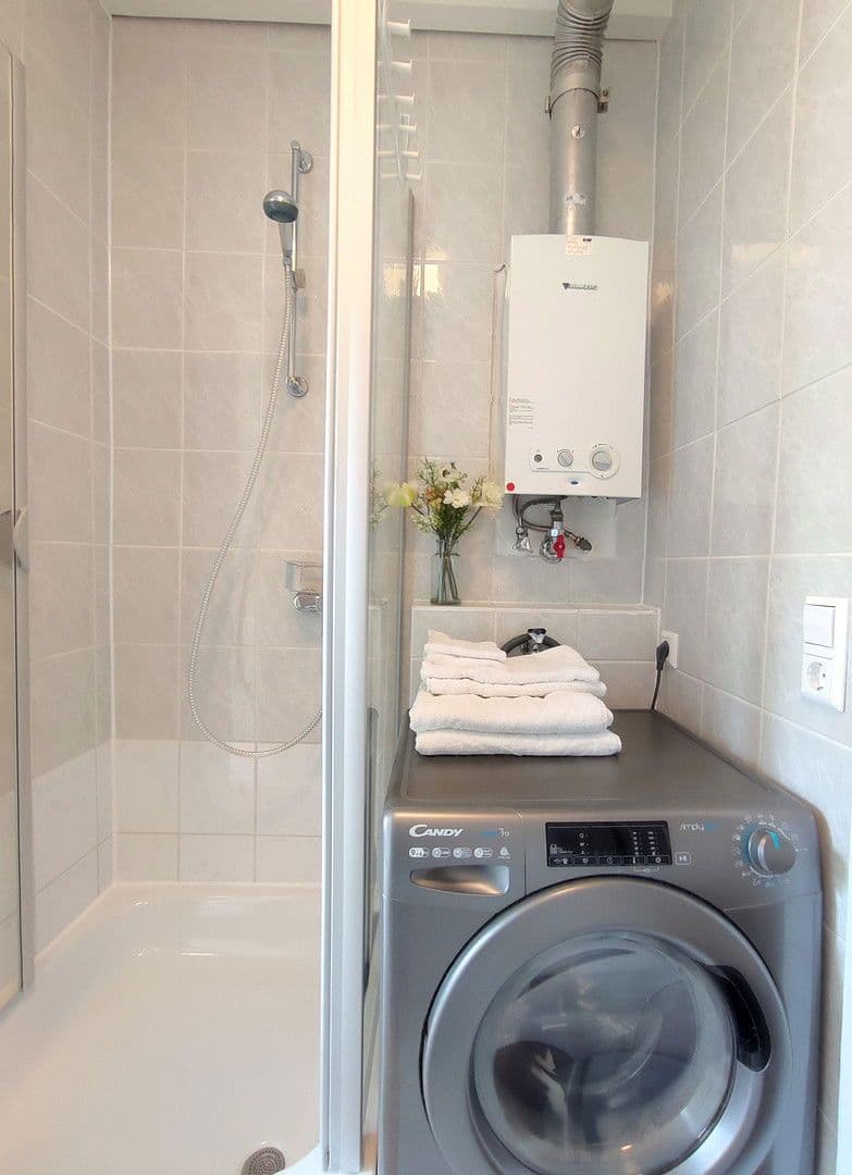 Pronájem bytu 2+1 37 m², Moserstraße 15, Stuttgart, Bádensko-Württembersko Pronájem bytu 2+1 37 m², Moserstraße 15, Stuttgart, Bádensko-Württembersko