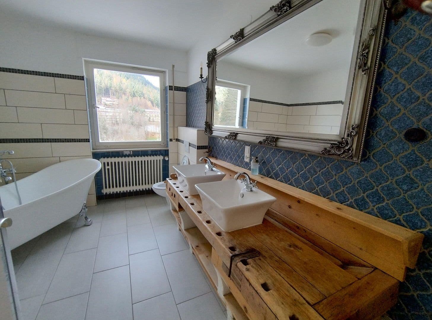 Prodej domu 253 m², pozemek 6.000 m², Ziegelhüttenstr 130, Bad Wildbad, Bádensko-Württembersko Prodej domu 253 m², pozemek 6.000 m², Ziegelhüttenstr 130, Bad Wildbad, Bádensko-Württembersko