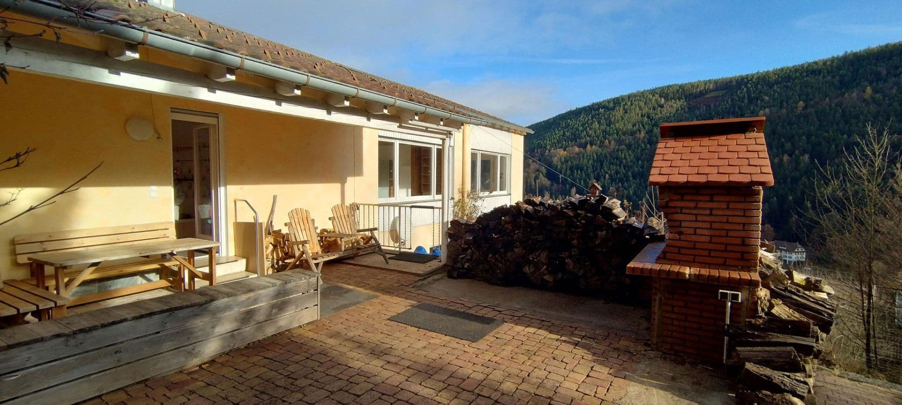 Prodej domu 253 m², pozemek 6.000 m², Ziegelhüttenstr 130, Bad Wildbad, Bádensko-Württembersko Prodej domu 253 m², pozemek 6.000 m², Ziegelhüttenstr 130, Bad Wildbad, Bádensko-Württembersko
