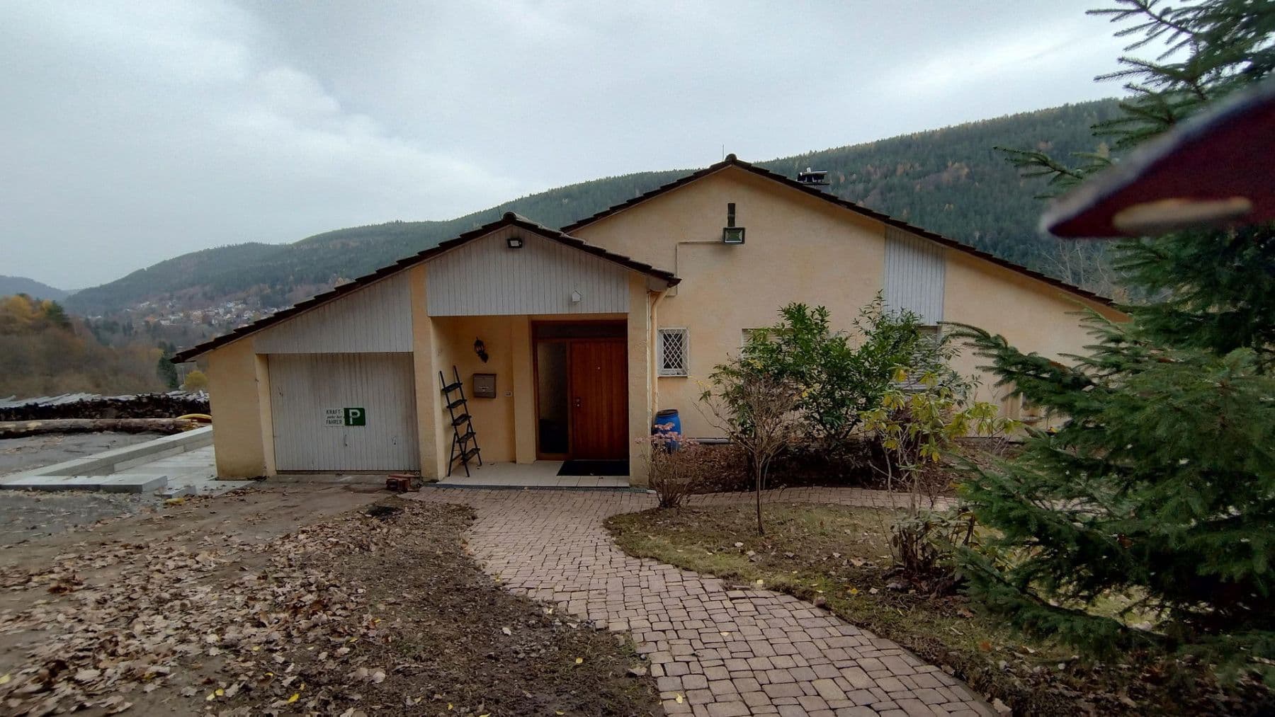 Prodej domu 253 m², pozemek 6.000 m², Ziegelhüttenstr 130, Bad Wildbad, Bádensko-Württembersko Prodej domu 253 m², pozemek 6.000 m², Ziegelhüttenstr 130, Bad Wildbad, Bádensko-Württembersko