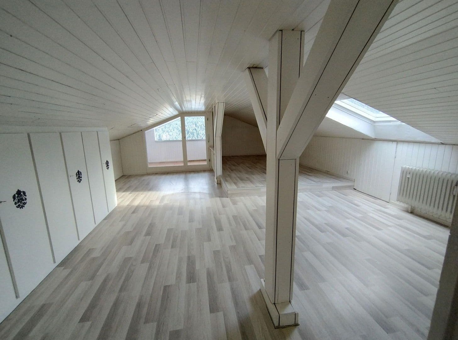 Prodej domu 253 m², pozemek 6.000 m², Ziegelhüttenstr 130, Bad Wildbad, Bádensko-Württembersko Prodej domu 253 m², pozemek 6.000 m², Ziegelhüttenstr 130, Bad Wildbad, Bádensko-Württembersko