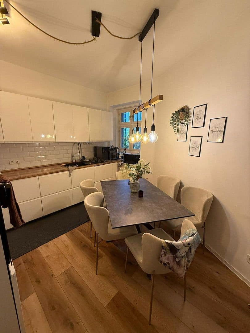 Prodej bytu 4+1 109 m², Berlin, Berlín Prodej bytu 4+1 109 m², Berlin, Berlín