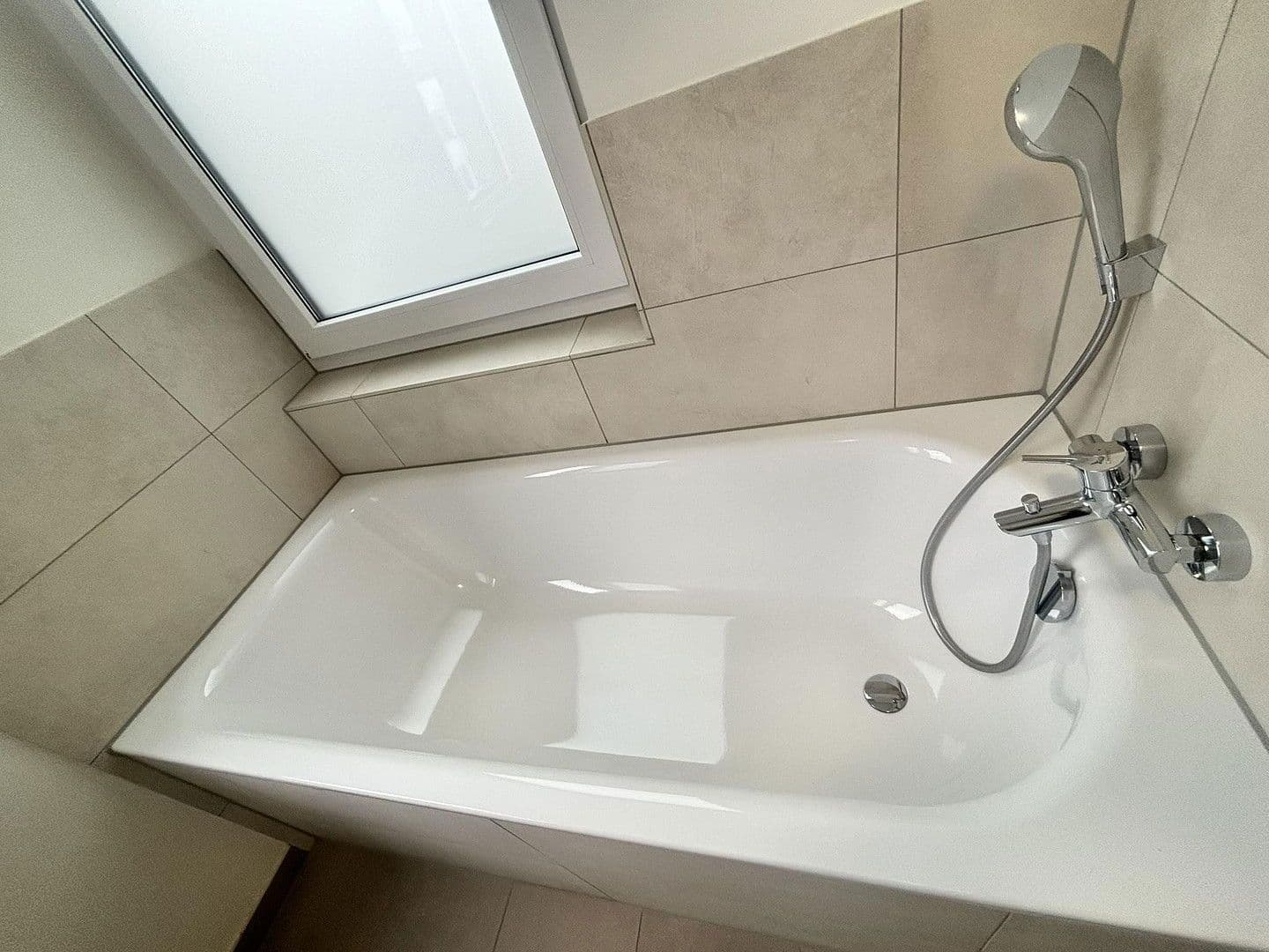 Pronájem bytu 3+1 98 m², Welschstr, Wiesbaden, Hessen Pronájem bytu 3+1 98 m², Welschstr, Wiesbaden, Hessen