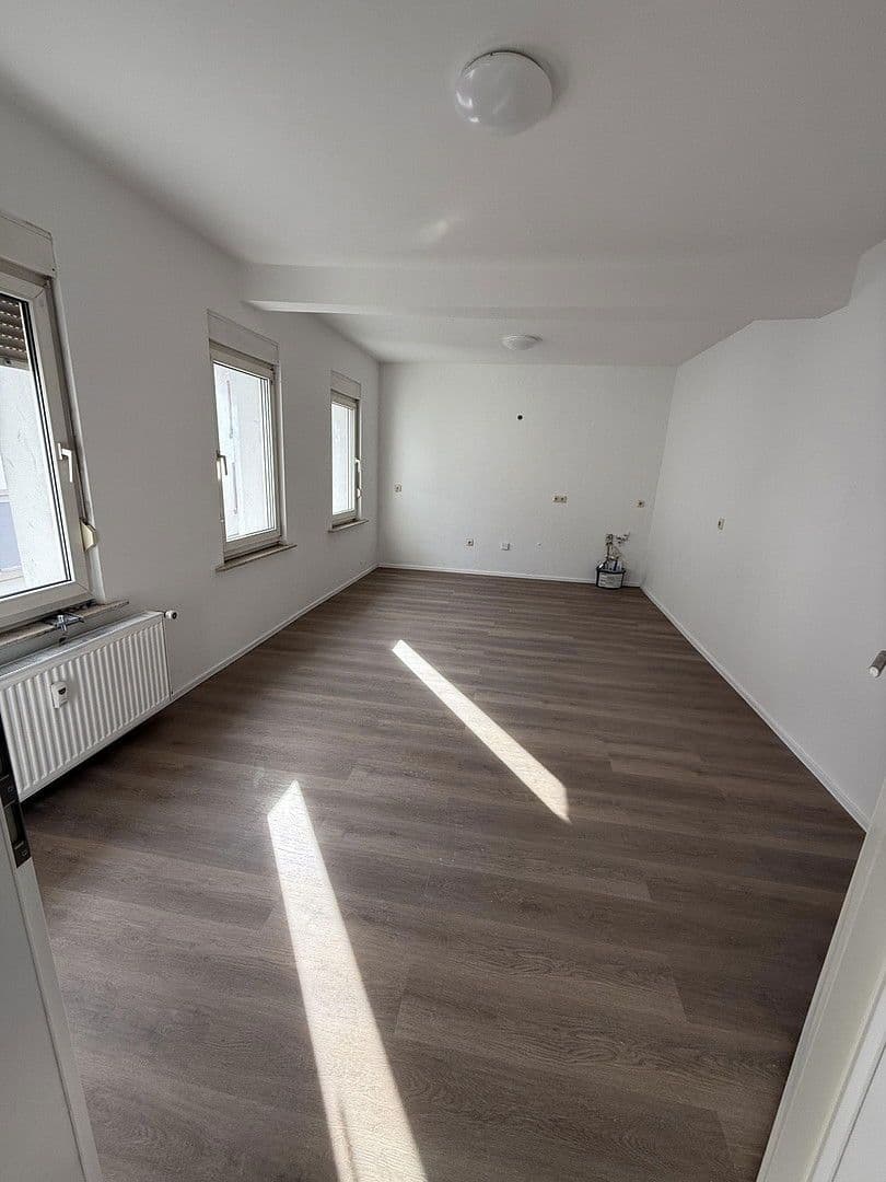 Pronájem bytu 3+1 100 m², Friedich-Ebert-Str.61, Osthofen, Porýní-Falc Pronájem bytu 3+1 100 m², Friedich-Ebert-Str.61, Osthofen, Porýní-Falc