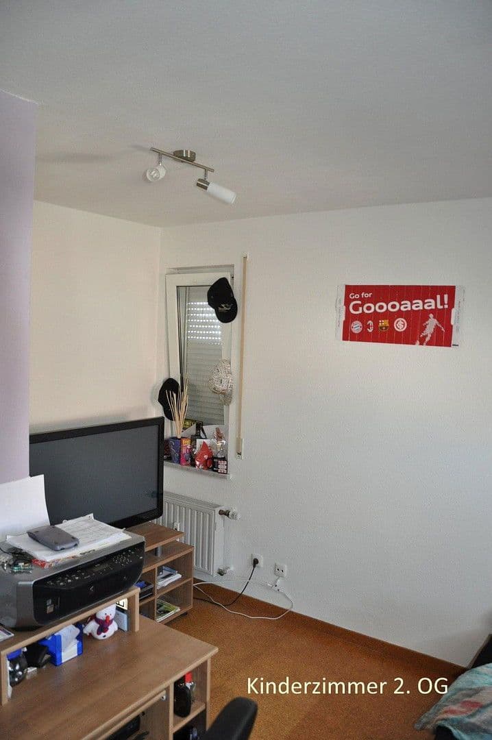 Pronájem domu 146 m², pozemek 200 m², Rothlindenstr. 17a, Schwandorf, Bavorsko Pronájem domu 146 m², pozemek 200 m², Rothlindenstr. 17a, Schwandorf, Bavorsko