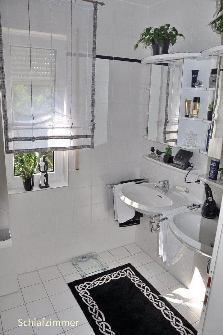 Pronájem domu 146 m², pozemek 200 m², Rothlindenstr. 17a, Schwandorf, Bavorsko Pronájem domu 146 m², pozemek 200 m², Rothlindenstr. 17a, Schwandorf, Bavorsko