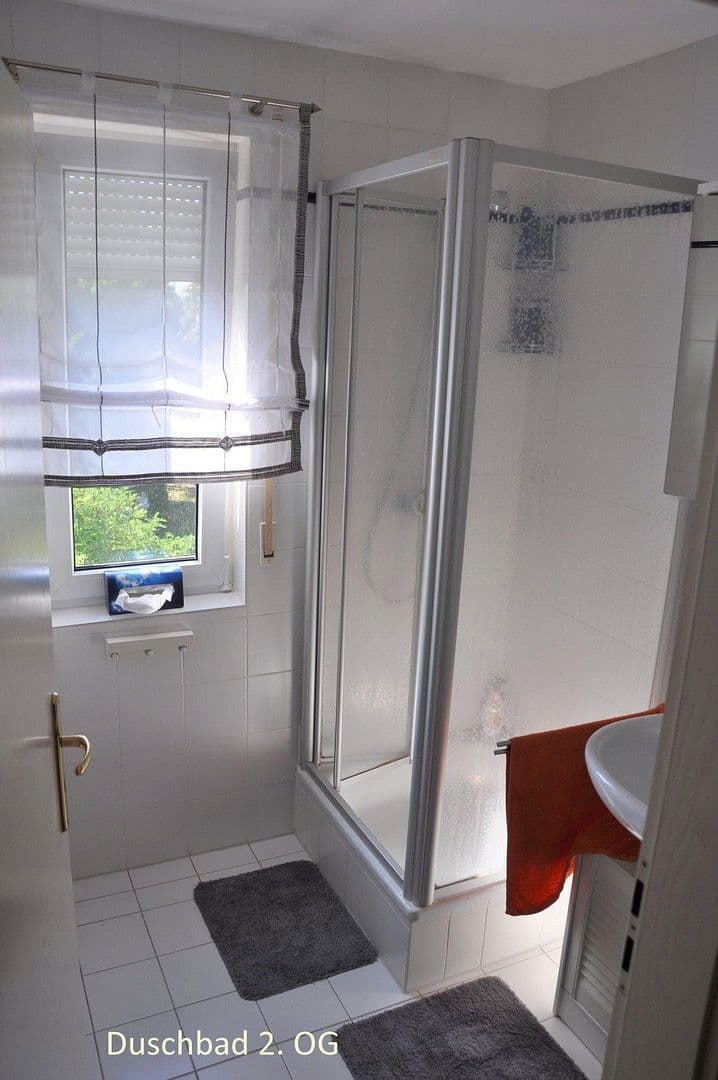 Pronájem domu 146 m², pozemek 200 m², Rothlindenstr. 17a, Schwandorf, Bavorsko Pronájem domu 146 m², pozemek 200 m², Rothlindenstr. 17a, Schwandorf, Bavorsko