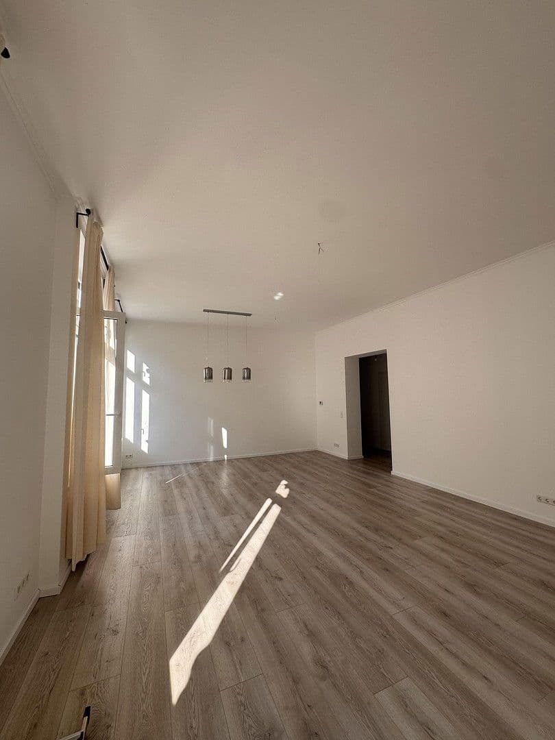 Pronájem bytu 3+1 105 m², Märkische Str. 40, Düsseldorf, Severní Porýní-Vestfálsko Pronájem bytu 3+1 105 m², Märkische Str. 40, Düsseldorf, Severní Porýní-Vestfálsko