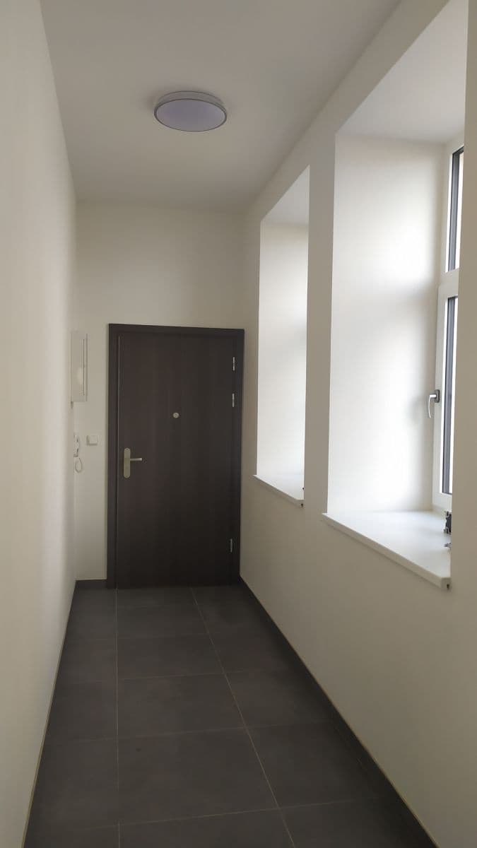 Pronájem bytu 1+kk 36 m², S. K. Neumanna, Kralupy nad Vltavou, Středočeský kraj Pronájem bytu 1+kk 36 m², S. K. Neumanna, Kralupy nad Vltavou, Středočeský kraj