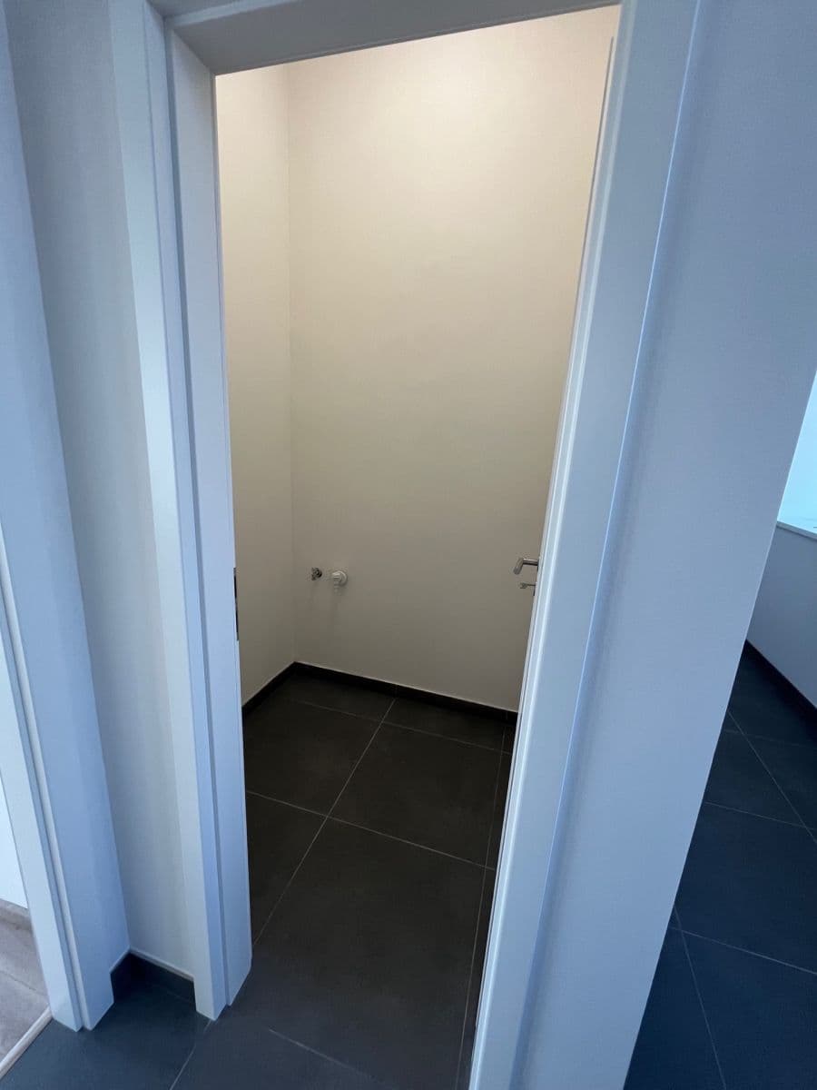 Pronájem bytu 1+kk 36 m², S. K. Neumanna, Kralupy nad Vltavou, Středočeský kraj Pronájem bytu 1+kk 36 m², S. K. Neumanna, Kralupy nad Vltavou, Středočeský kraj