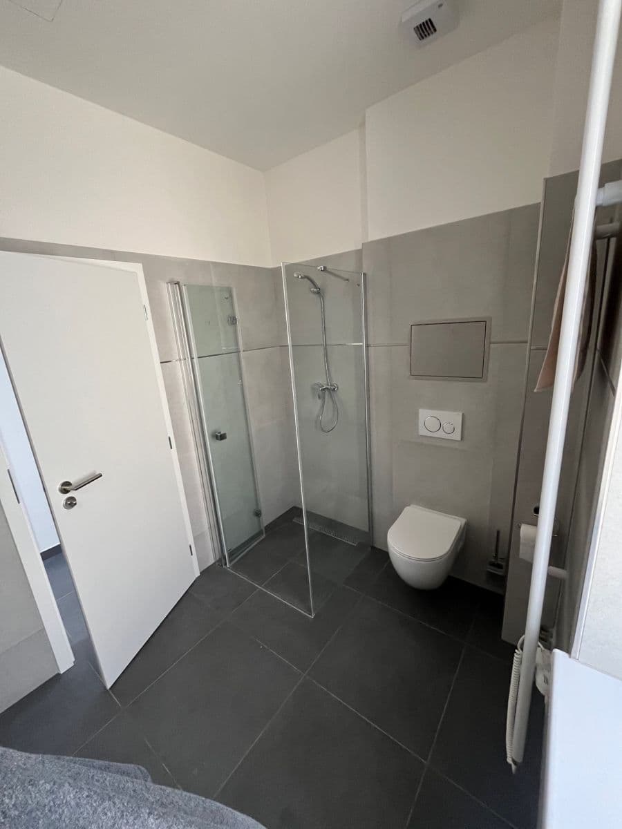 Pronájem bytu 1+kk 36 m², S. K. Neumanna, Kralupy nad Vltavou, Středočeský kraj Pronájem bytu 1+kk 36 m², S. K. Neumanna, Kralupy nad Vltavou, Středočeský kraj