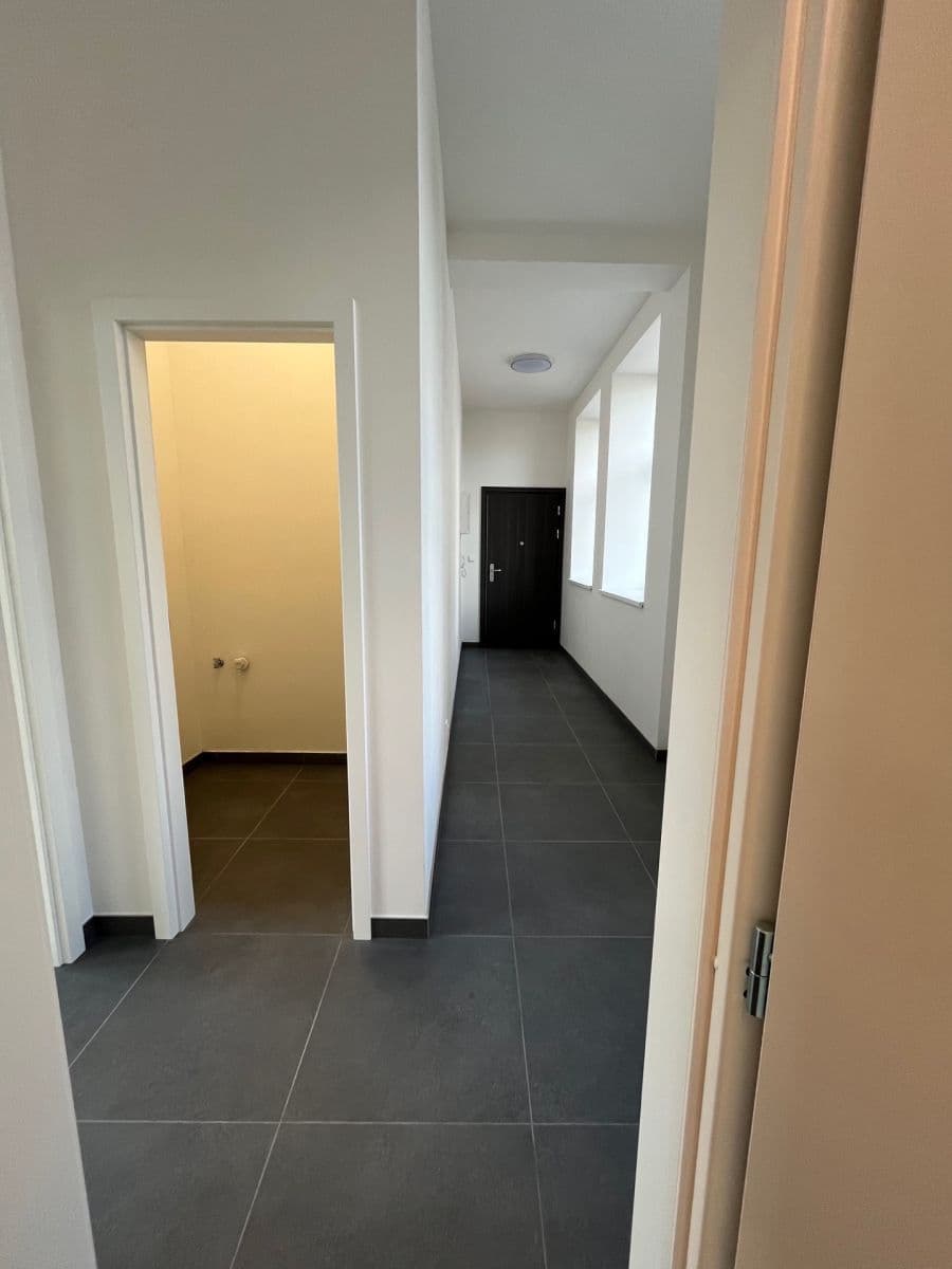 Pronájem bytu 1+kk 36 m², S. K. Neumanna, Kralupy nad Vltavou, Středočeský kraj Pronájem bytu 1+kk 36 m², S. K. Neumanna, Kralupy nad Vltavou, Středočeský kraj