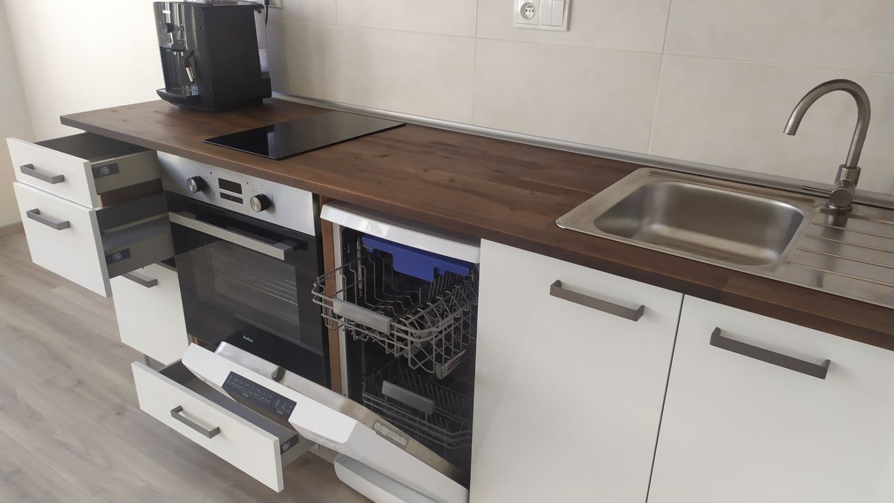 Pronájem bytu 1+kk 36 m², S. K. Neumanna, Kralupy nad Vltavou, Středočeský kraj Pronájem bytu 1+kk 36 m², S. K. Neumanna, Kralupy nad Vltavou, Středočeský kraj