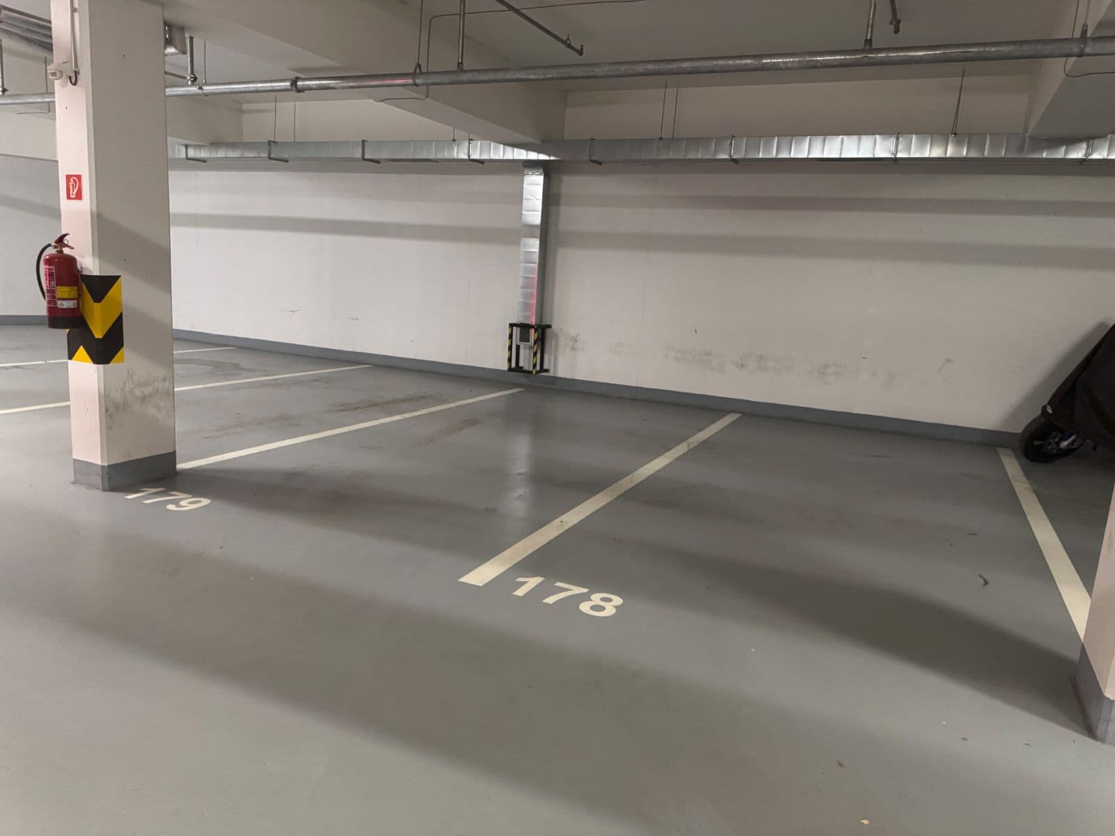 Prodej garáže 31 m², Březenská, Praha, Praha Prodej garáže 31 m², Březenská, Praha, Praha