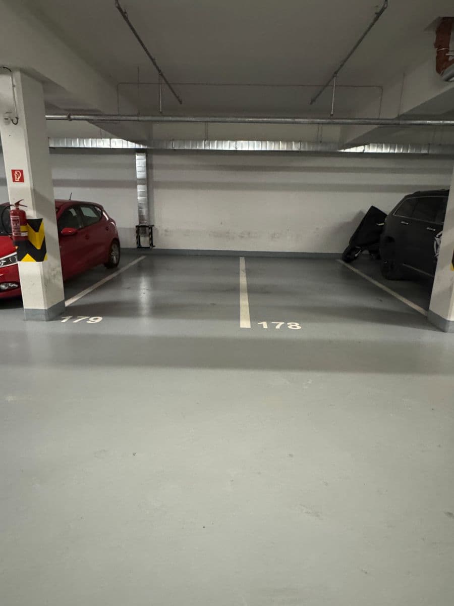 Prodej garáže 31 m², Březenská, Praha, Praha Prodej garáže 31 m², Březenská, Praha, Praha