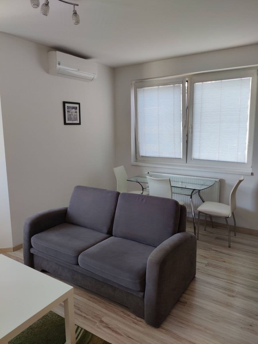 Pronájem bytu 2+1 53 m², Jégého, Ružinov, Bratislavský kraj Pronájem bytu 2+1 53 m², Jégého, Ružinov, Bratislavský kraj