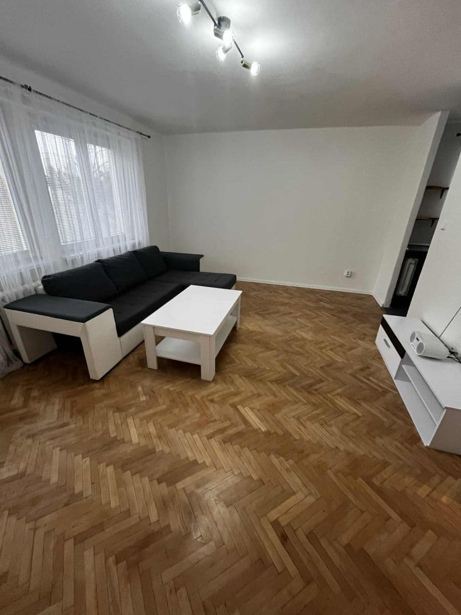 Pronájem bytu 3+1 55 m², Hrusická, Praha, Praha Pronájem bytu 3+1 55 m², Hrusická, Praha, Praha