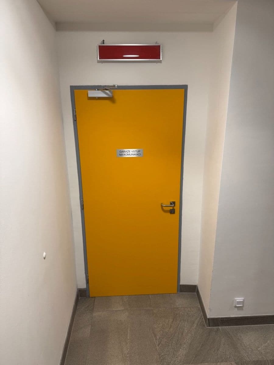 Pronájem garáže 12 m², Lučištníků, Praha, Praha Pronájem garáže 12 m², Lučištníků, Praha, Praha