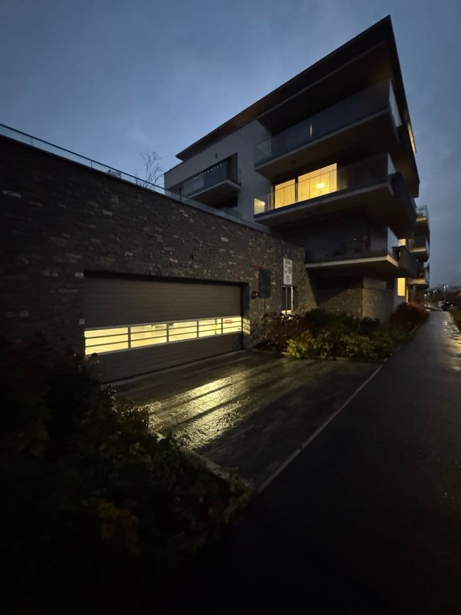 Pronájem garáže 12 m², Lučištníků, Praha, Praha Pronájem garáže 12 m², Lučištníků, Praha, Praha