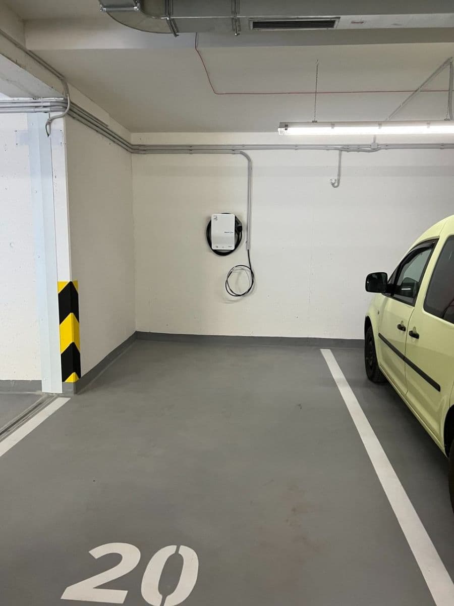 Pronájem garáže 12 m², Lučištníků, Praha, Praha Pronájem garáže 12 m², Lučištníků, Praha, Praha