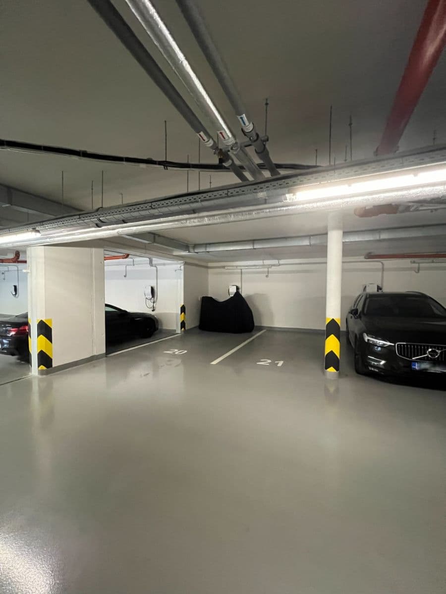 Pronájem garáže 12 m², Lučištníků, Praha, Praha Pronájem garáže 12 m², Lučištníků, Praha, Praha