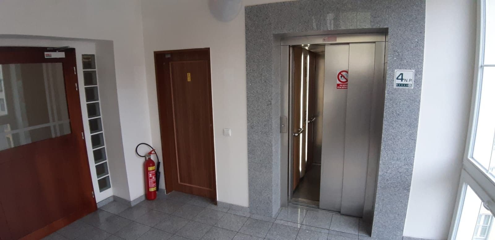 Prodej bytu 1+kk 44 m², Jateční, Karlovy Vary, Karlovarský kraj Prodej bytu 1+kk 44 m², Jateční, Karlovy Vary, Karlovarský kraj