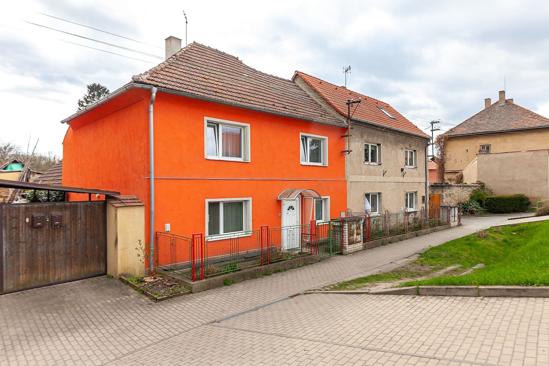 Prodej domu 200 m², pozemek 309 m², Doksany, Ústecký kraj Prodej domu 200 m², pozemek 309 m², Doksany, Ústecký kraj