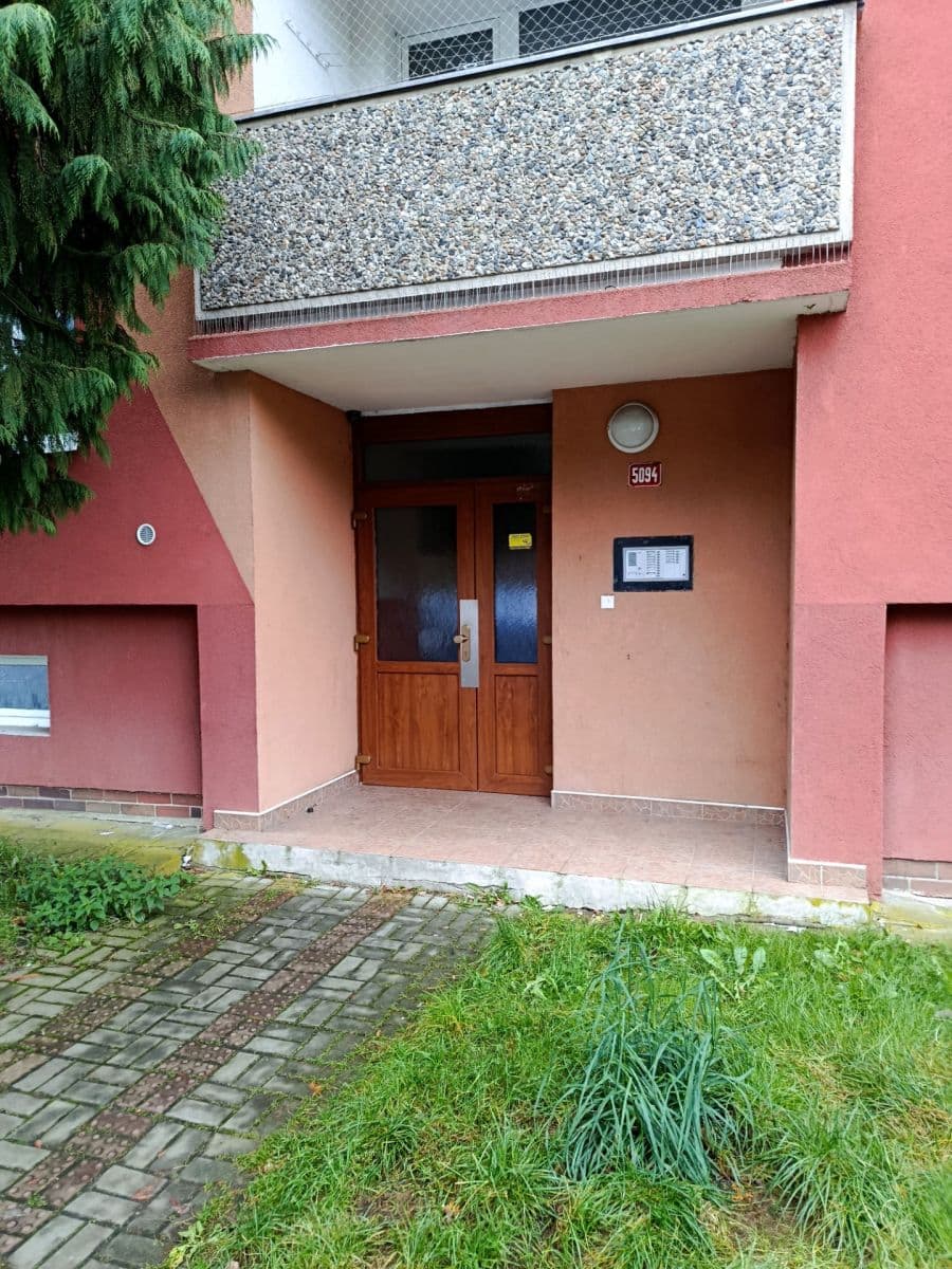 Prodej bytu 3+1 75 m², Školní pěšina, Chomutov, Ústecký kraj Prodej bytu 3+1 75 m², Školní pěšina, Chomutov, Ústecký kraj