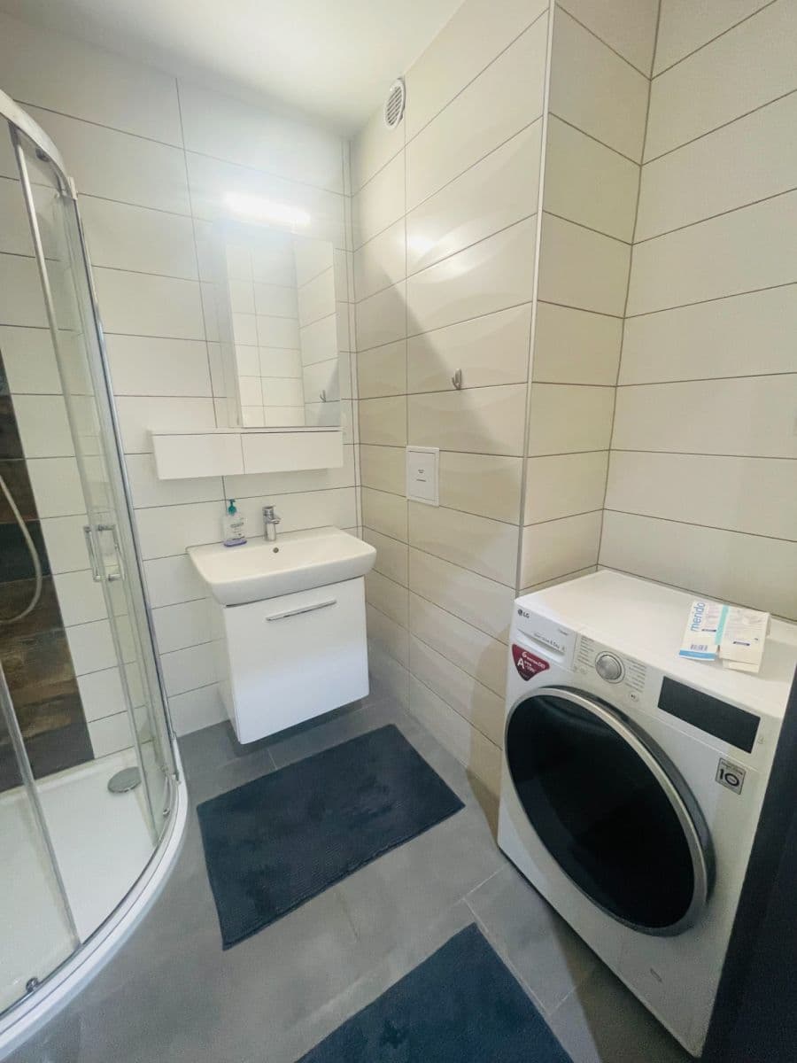 Pronájem bytu 3+1 69 m², Športová, Nové Mesto nad Váhom, Trenčiansky kraj Pronájem bytu 3+1 69 m², Športová, Nové Mesto nad Váhom, Trenčiansky kraj