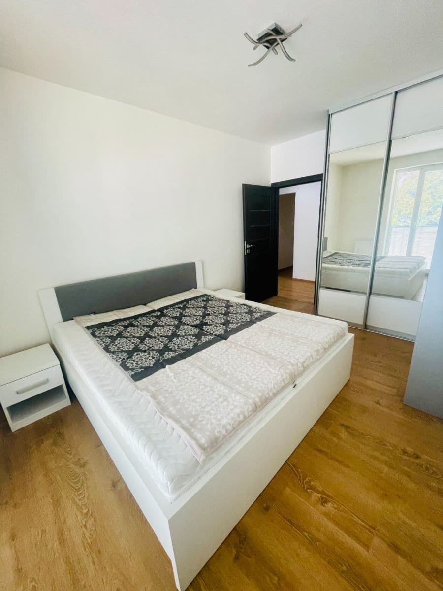 Pronájem bytu 3+1 69 m², Športová, Nové Mesto nad Váhom, Trenčiansky kraj Pronájem bytu 3+1 69 m², Športová, Nové Mesto nad Váhom, Trenčiansky kraj