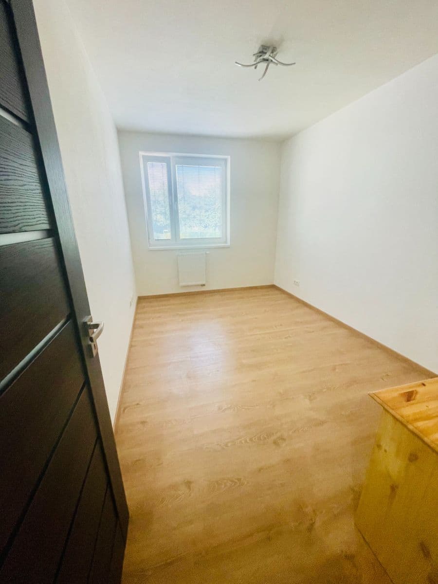 Pronájem bytu 3+1 69 m², Športová, Nové Mesto nad Váhom, Trenčiansky kraj Pronájem bytu 3+1 69 m², Športová, Nové Mesto nad Váhom, Trenčiansky kraj