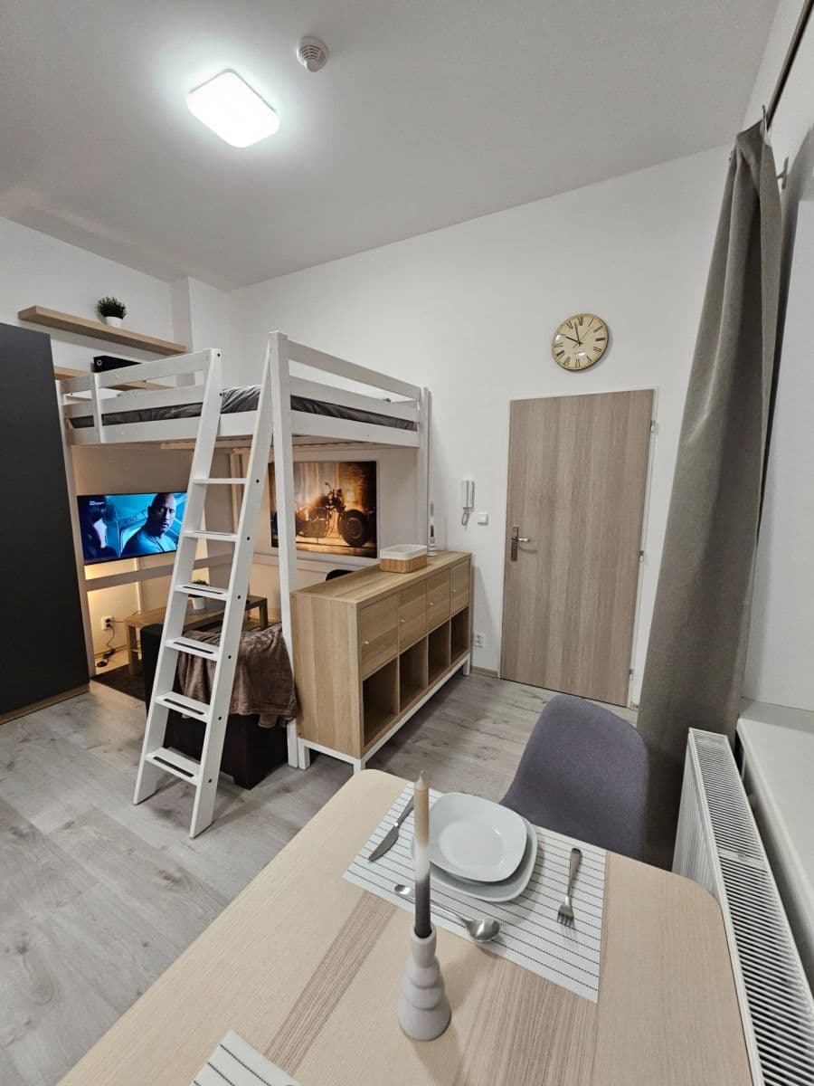Pronájem bytu 1+kk 24 m², Vrapická, Kladno, Středočeský kraj Pronájem bytu 1+kk 24 m², Vrapická, Kladno, Středočeský kraj