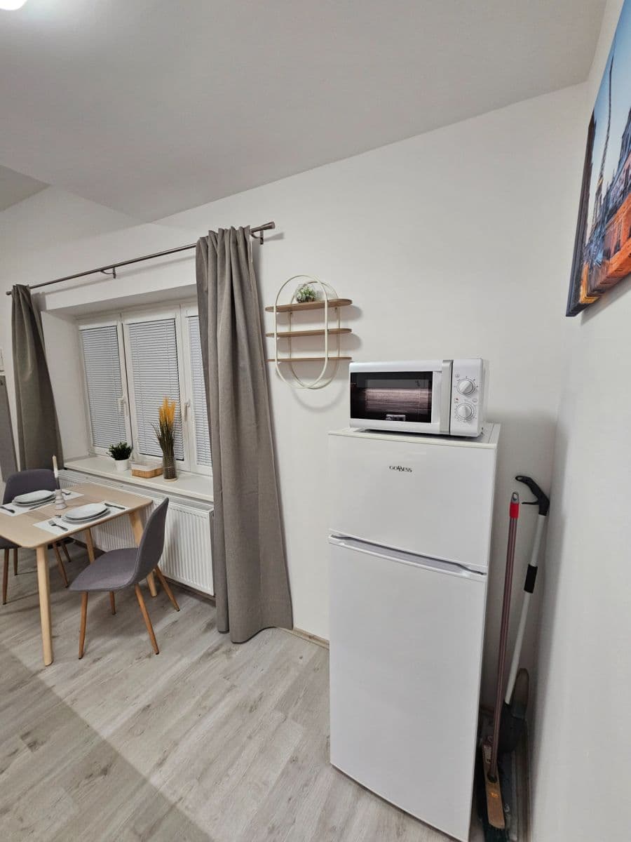 Pronájem bytu 1+kk 24 m², Vrapická, Kladno, Středočeský kraj Pronájem bytu 1+kk 24 m², Vrapická, Kladno, Středočeský kraj