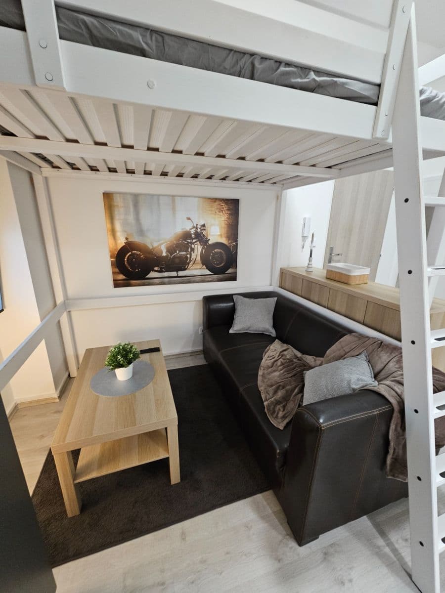 Pronájem bytu 1+kk 24 m², Vrapická, Kladno, Středočeský kraj Pronájem bytu 1+kk 24 m², Vrapická, Kladno, Středočeský kraj