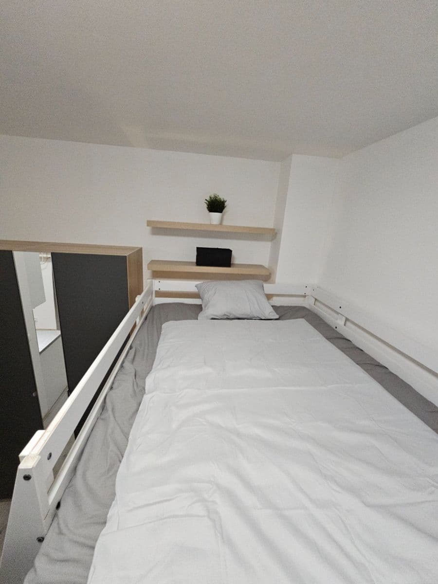 Pronájem bytu 1+kk 24 m², Vrapická, Kladno, Středočeský kraj Pronájem bytu 1+kk 24 m², Vrapická, Kladno, Středočeský kraj