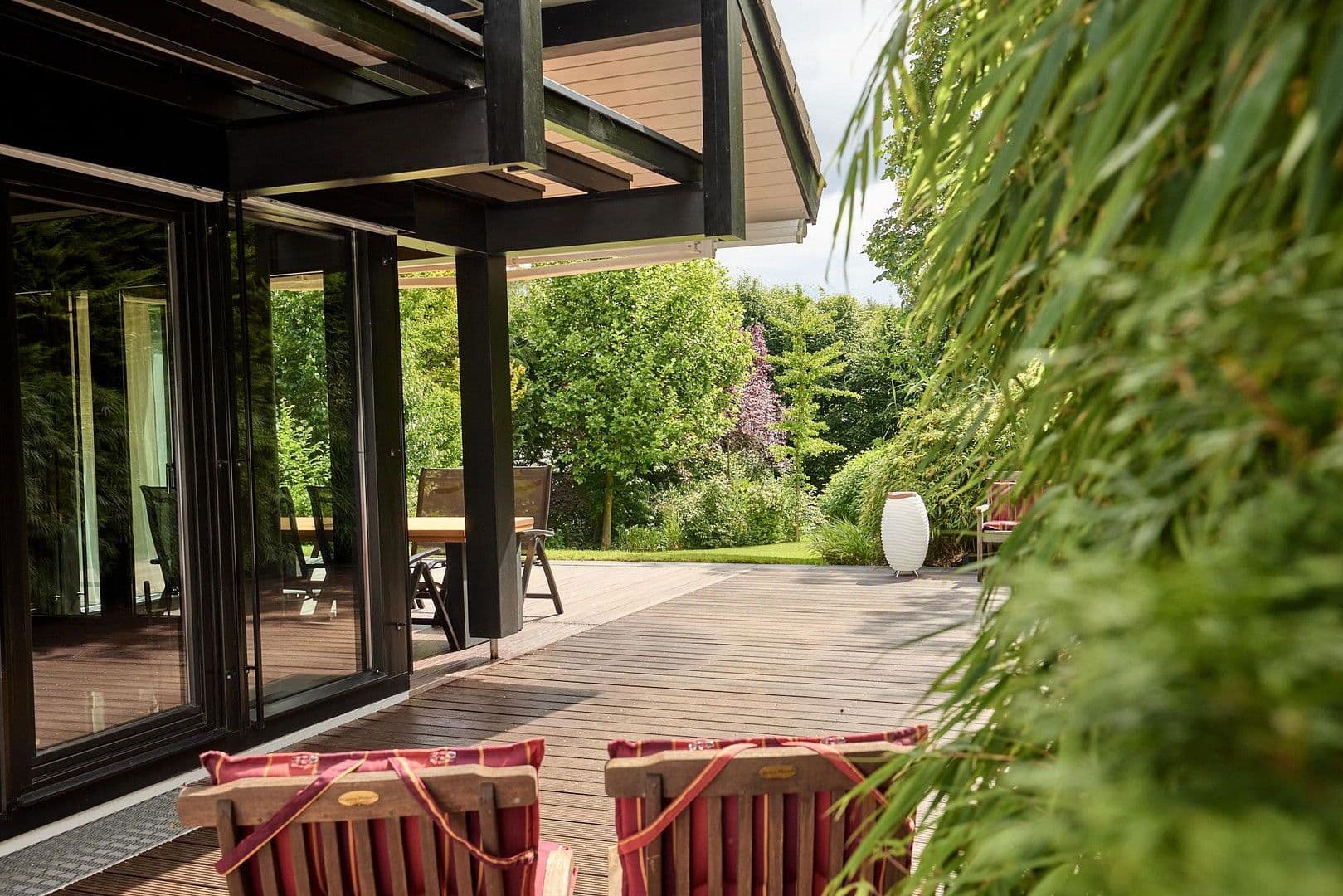 Prodej domu 315 m², pozemek 1.845 m², Detmold, Severní Porýní-Vestfálsko Prodej domu 315 m², pozemek 1.845 m², Detmold, Severní Porýní-Vestfálsko