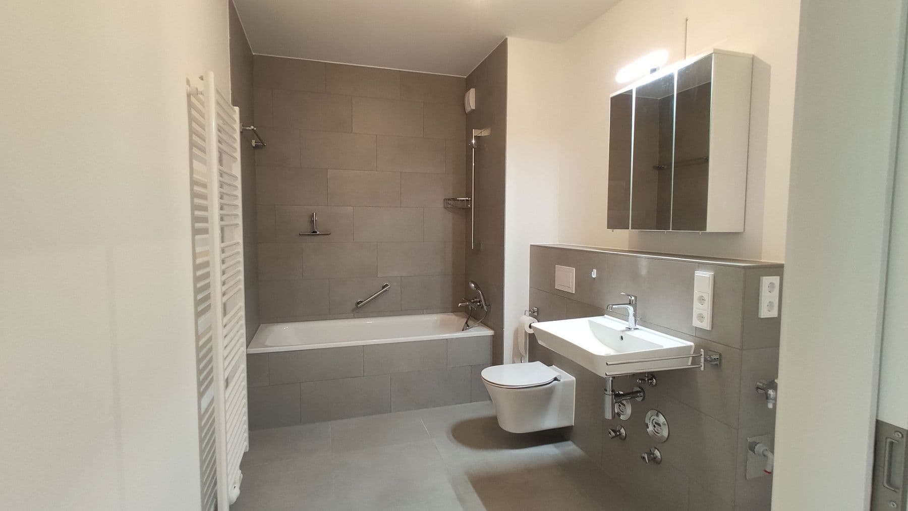 Pronájem bytu 2+1 59 m², Osterangerstraße 5, München Lochhausen, Bavorsko Pronájem bytu 2+1 59 m², Osterangerstraße 5, München Lochhausen, Bavorsko