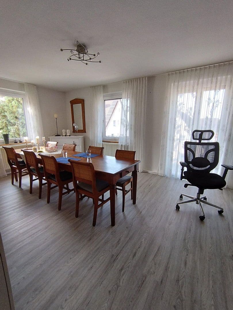 Pronájem bytu 3+kk 100 m², Plochingen, Bádensko-Württembersko Pronájem bytu 3+kk 100 m², Plochingen, Bádensko-Württembersko